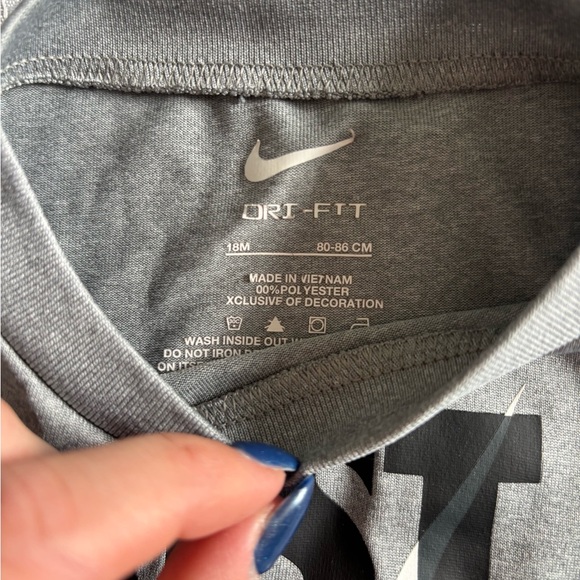 Nike Dri-FIT Gray T-Shirt for Toddlers - Picture 3 of 4